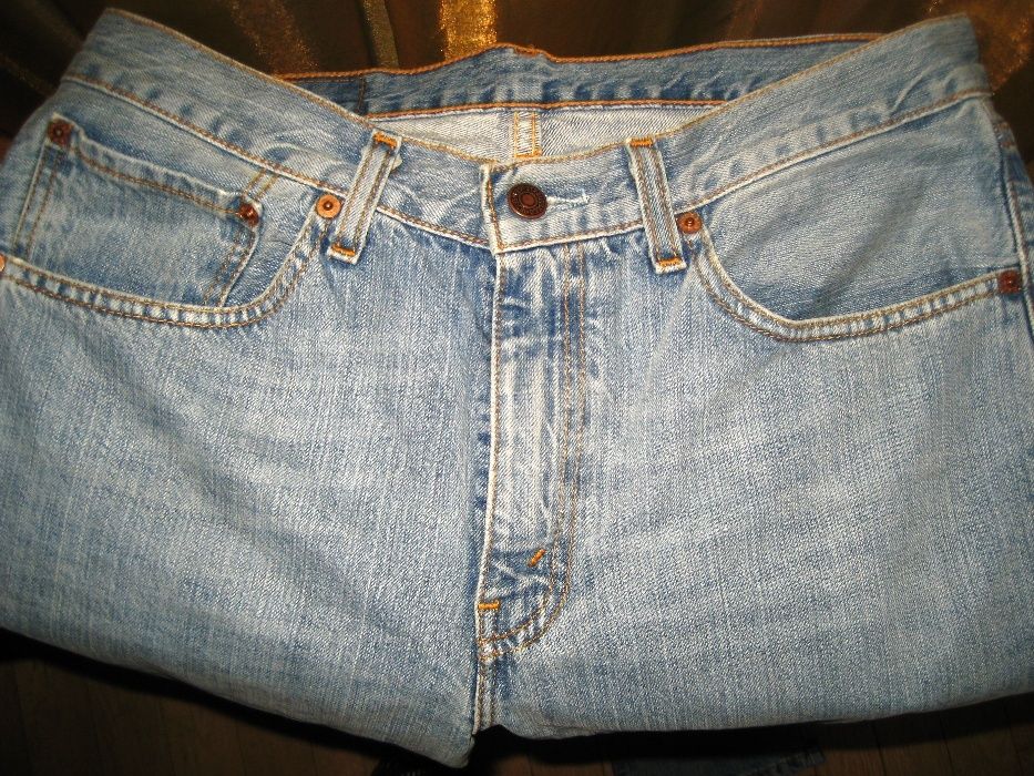 Продам джинсы фирмы "Levis" (Пакистан).