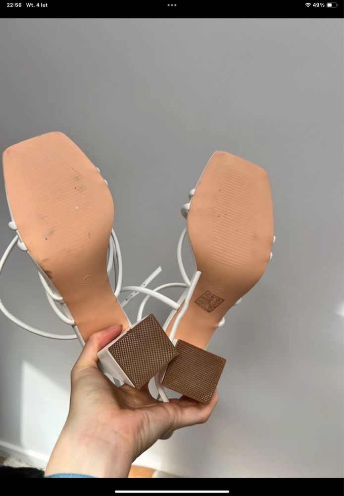 Buty na obcasie sandałki 40,5 białe wiązane