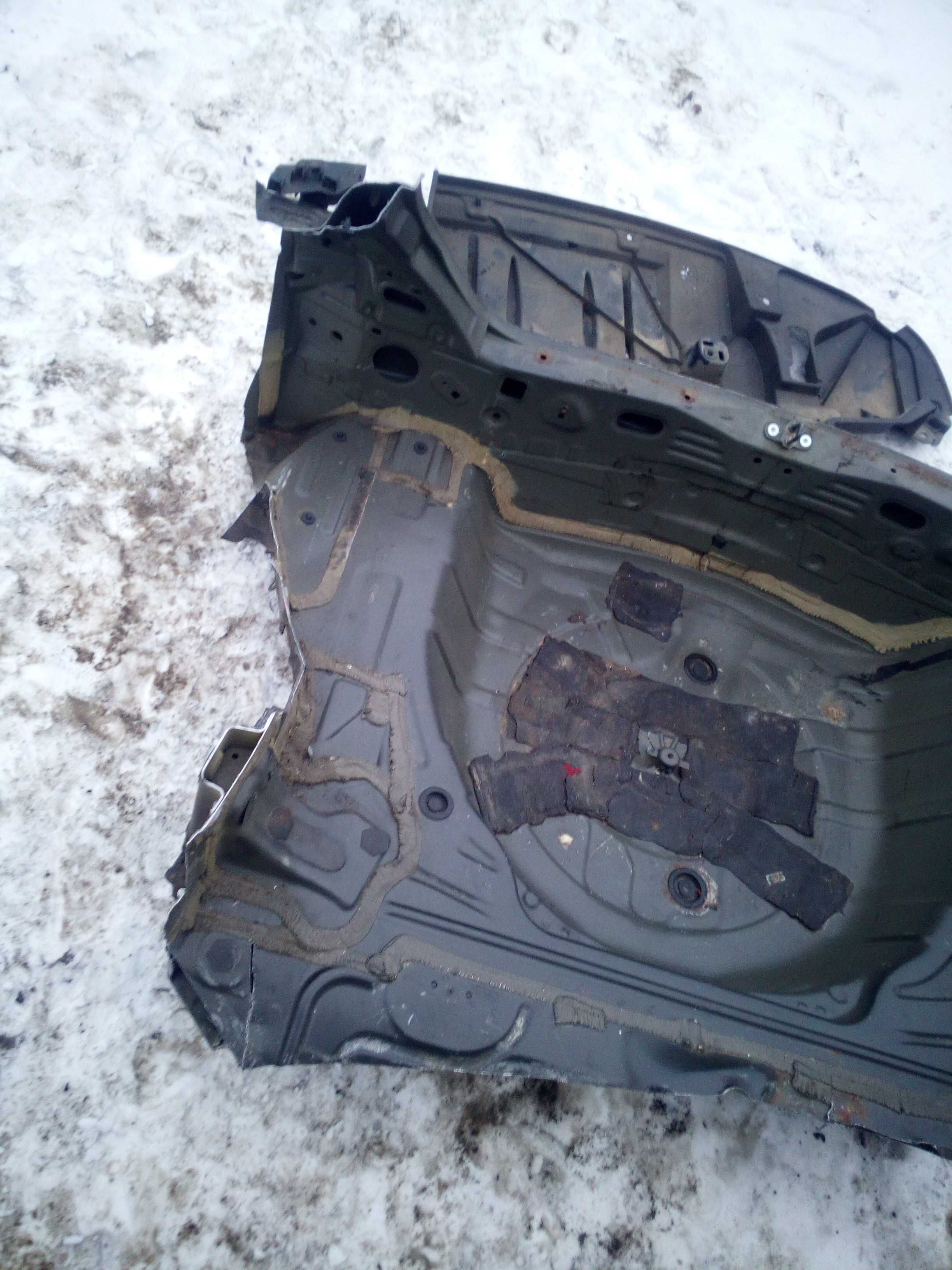 toyota AURIS E18 II 13-18 pas tylny tył wanna HB