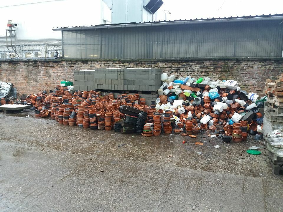 Doniczki plastik ziemia - gruz