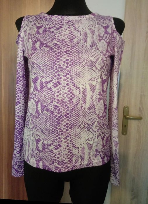 Bluzka z wycięciem na ramionach