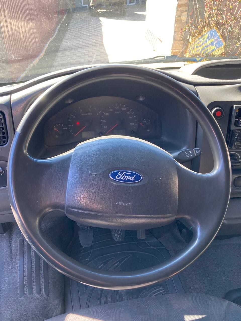 Оренда авто Ford Transit вантажо-пасажирський / Аренда Ford Transit