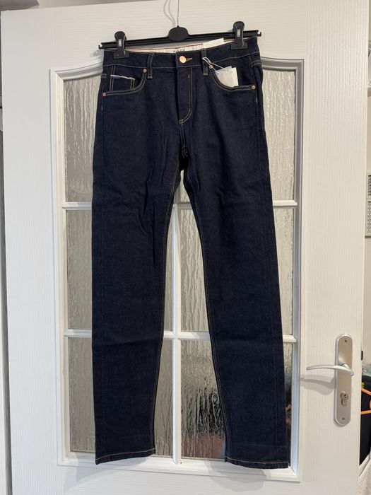 Ciemne jeansy typu skinny