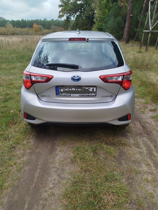 Sprzedam Toyota Yaris hybrid 3