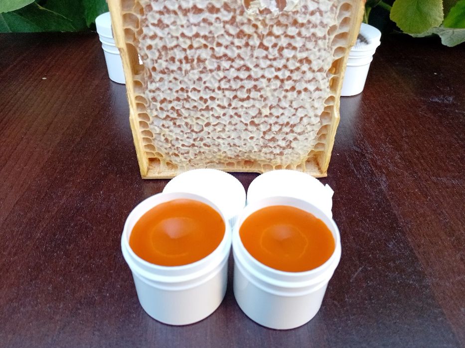 Мазь прополісна з воском, обліпихою прополіс