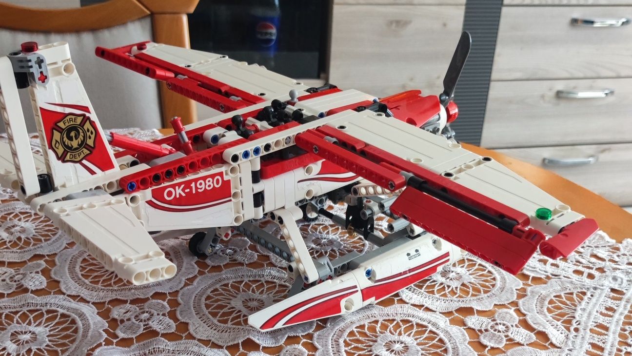 Lego technic 42040 samolot strażacki