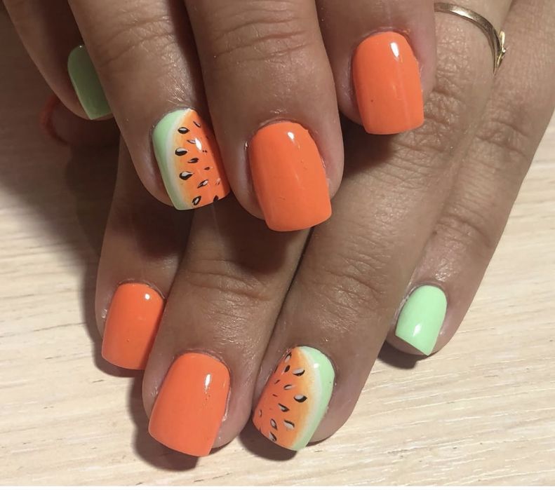 Нарощування нігтів, корекція