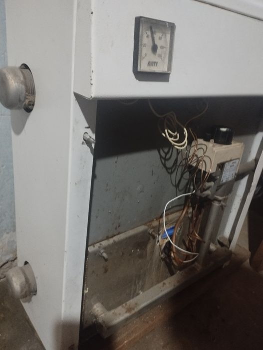 Продам напольний газовий котел,