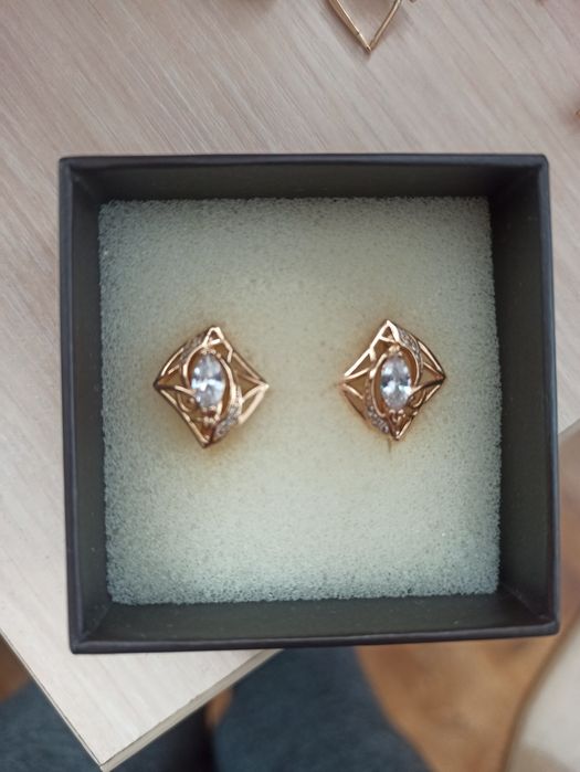 Сережки із медичного золота