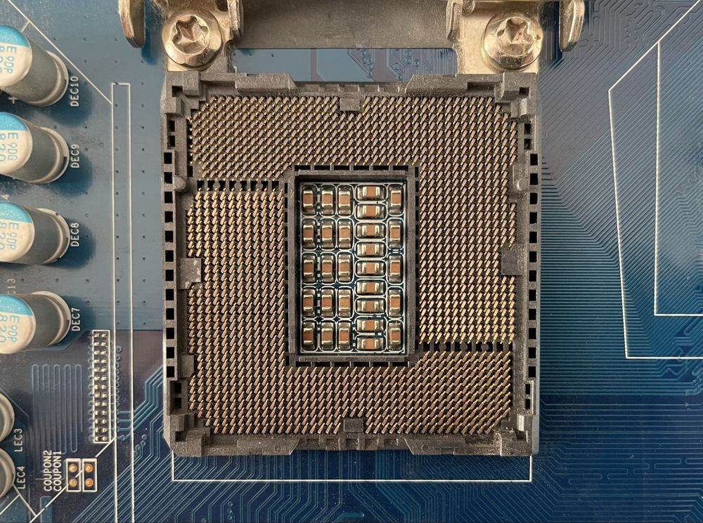 GIGABYTE GA-P55M-UD2 (LGA 1156) / XEON X3450 / DDR3 1333MHz (2x4Gb)