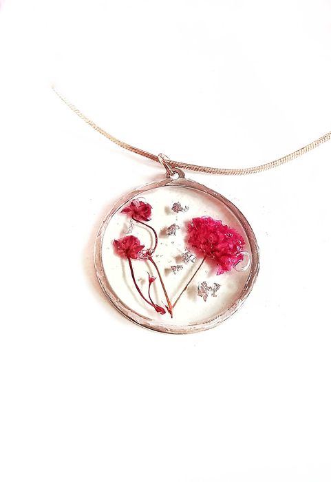 Wisiorek z Bordową Gipsówką