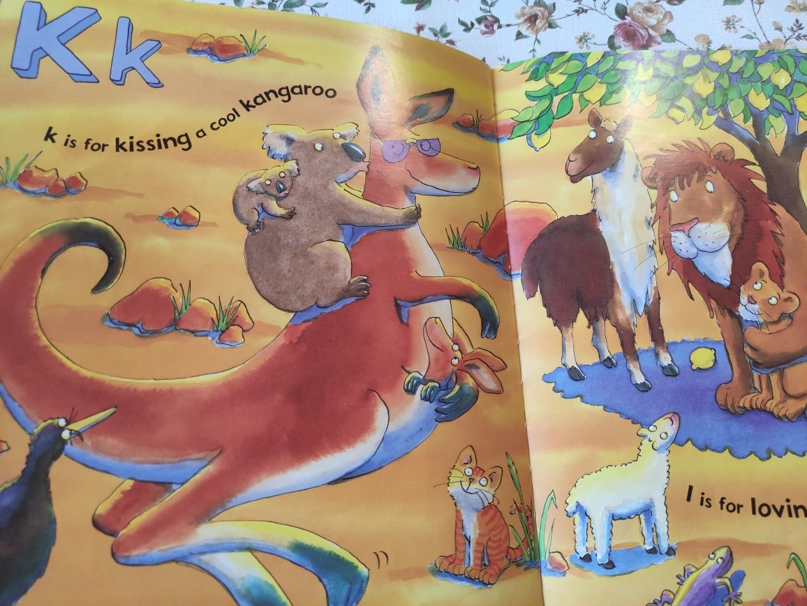 Książka dla dzieci K is for Kissing a Cool Kangaroo po angielsku