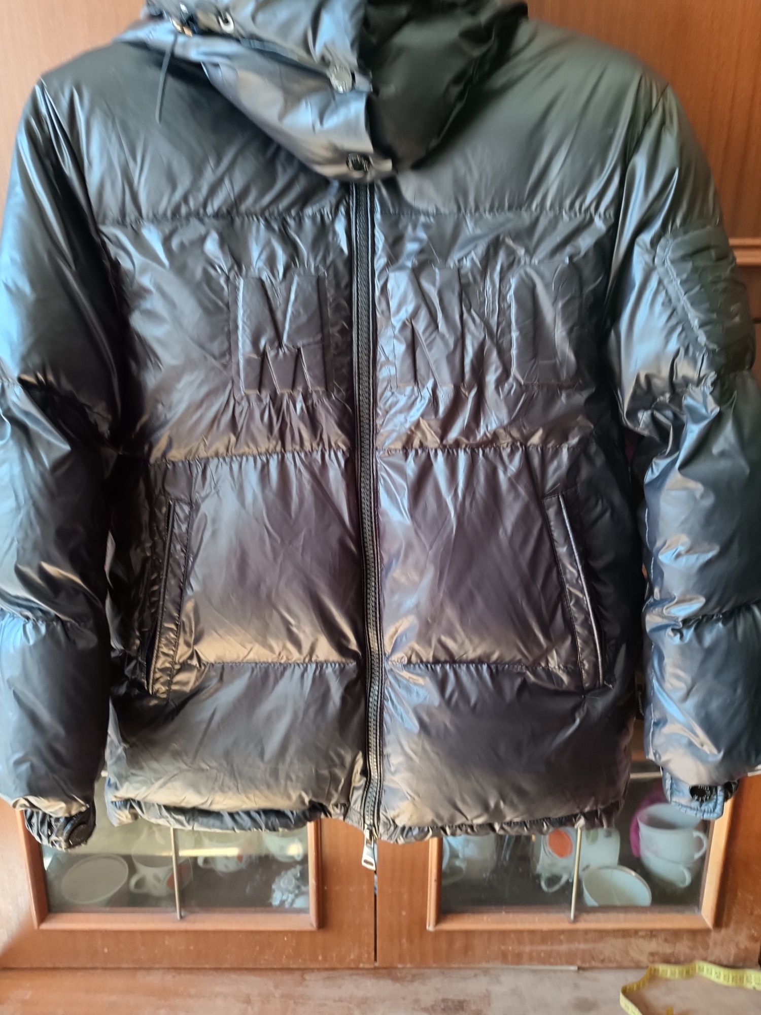 Продам зимнюю куртку Moncler