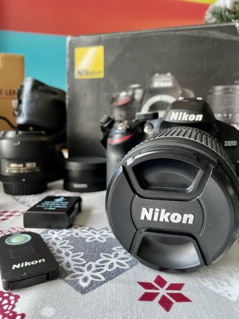 Nikon D3200 Nikkor 18-105 AF-S Nikkor 35 1.8g сумка пульт акб