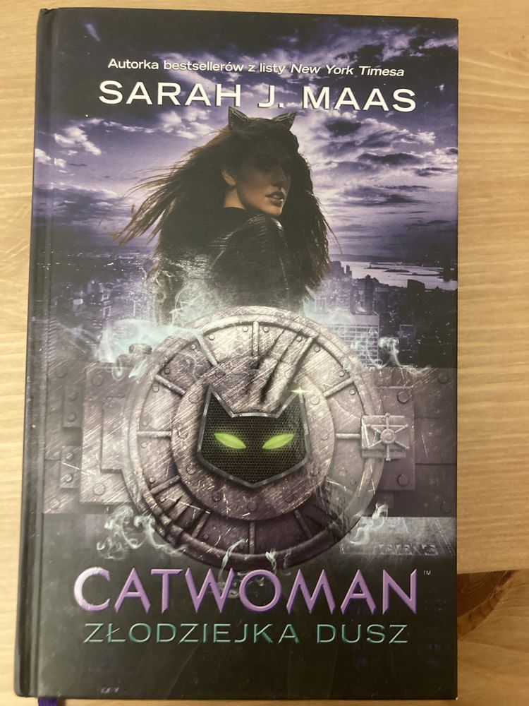 „Catwoman” i „Wonder Woman” książki