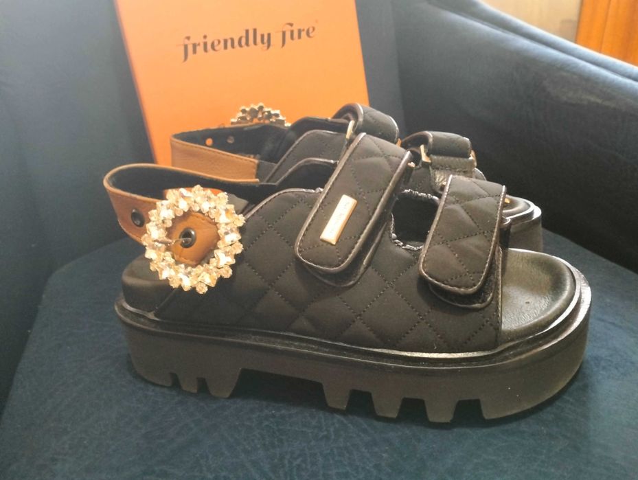 Sandálias senhora novas