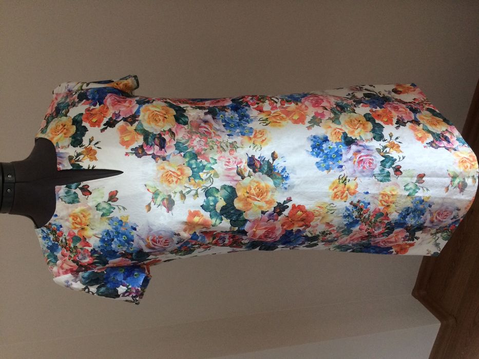 Sukienka w kwiatki roz M,L