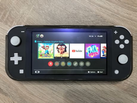 Nintendo Switch lite - futerał + gra !
