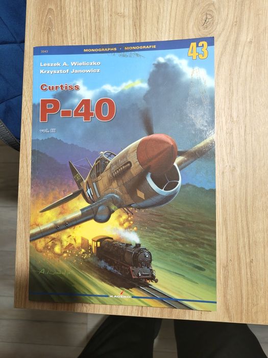 Monografia Curtiss P-40