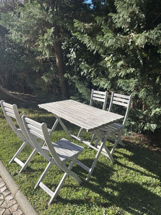 URGENTE para DESOCUPAR - 4 Cadeiras 1 Mesa