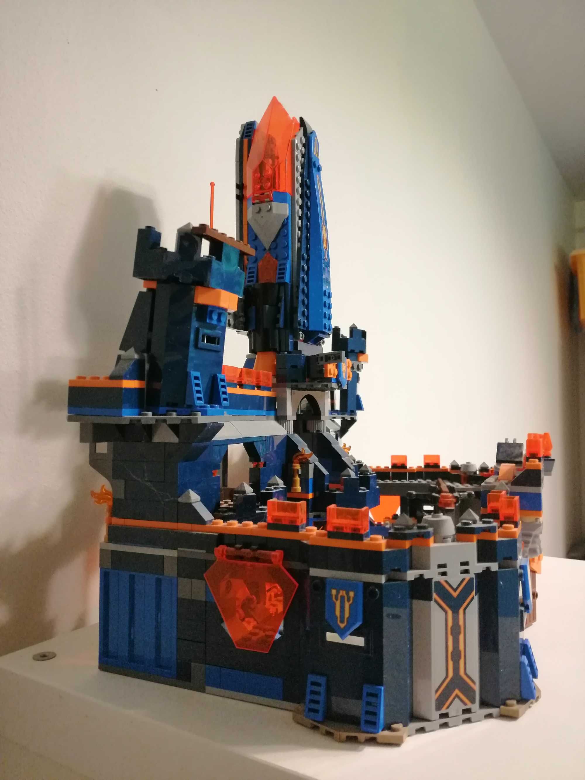 zamek z zestawu LEGO Nexo Knights 70357