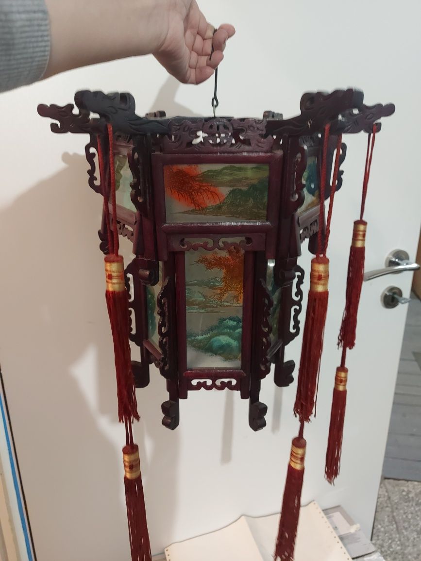 Chińska lampa i dwa karnisze