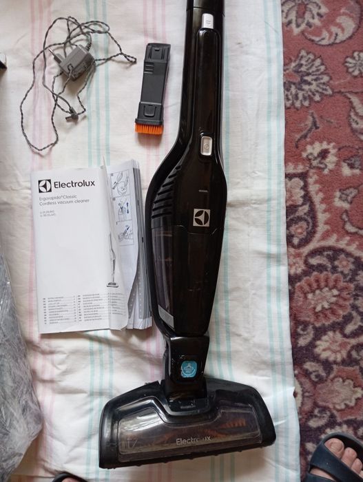 Продам аккумуляторный пылесос Electrolux