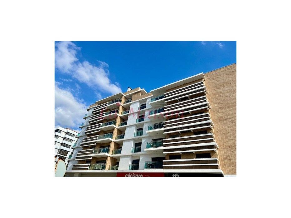 Apartamento T3 semi-novo no Infantado