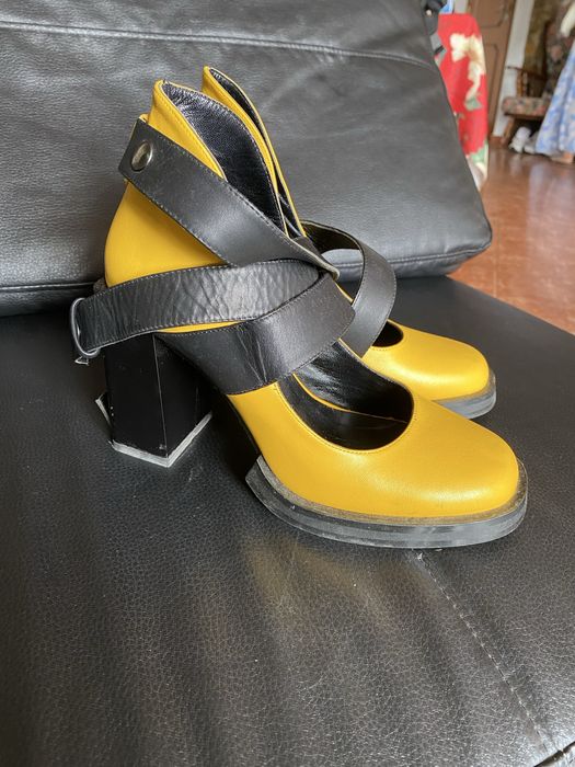 Ilvi sapatos de couro amarelo, usados pouquíssimas vezes