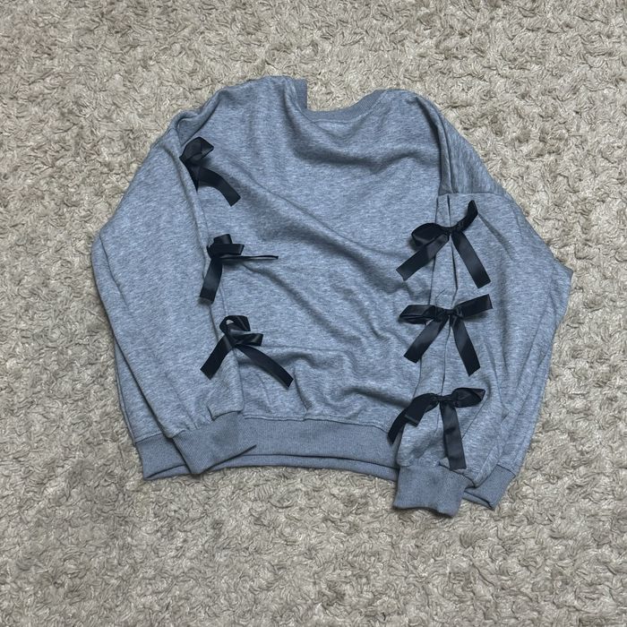 Зручний та классний дівочий світер з батниками