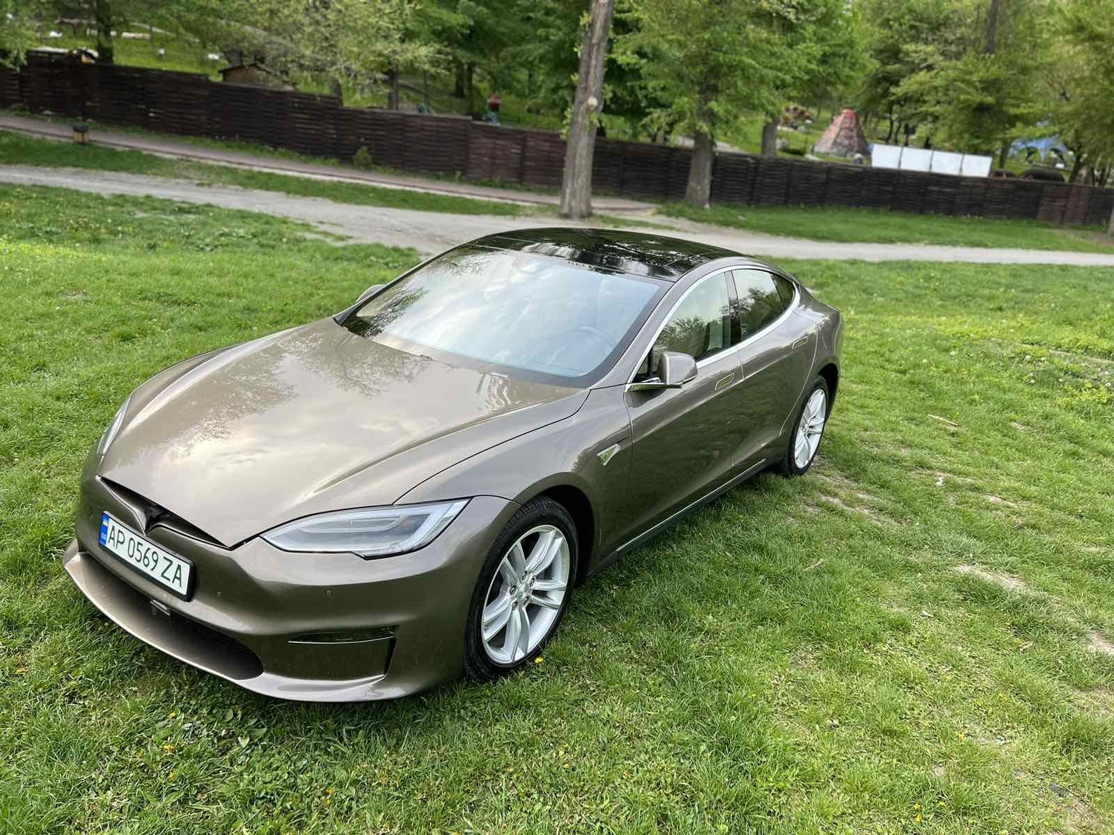 Tesla Model S 90D