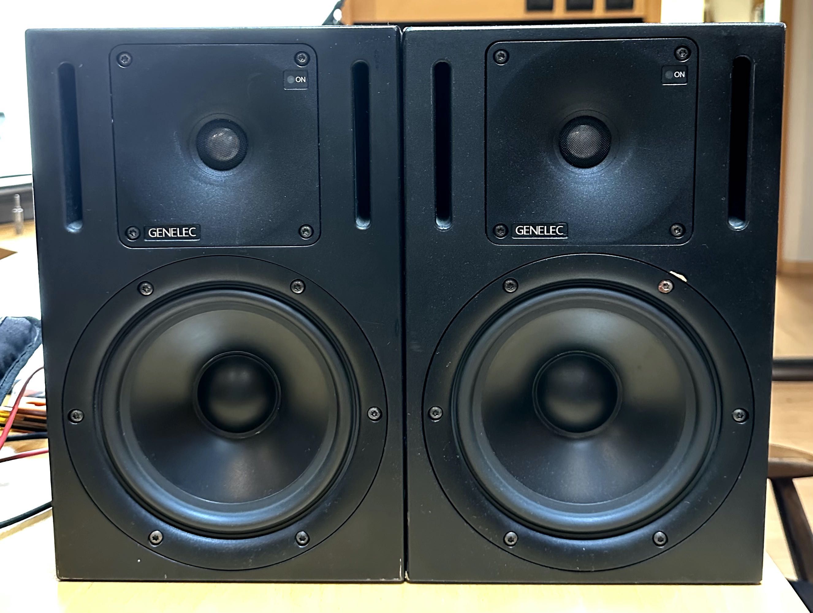 Genelec 1030 A - Monitor de Estudio