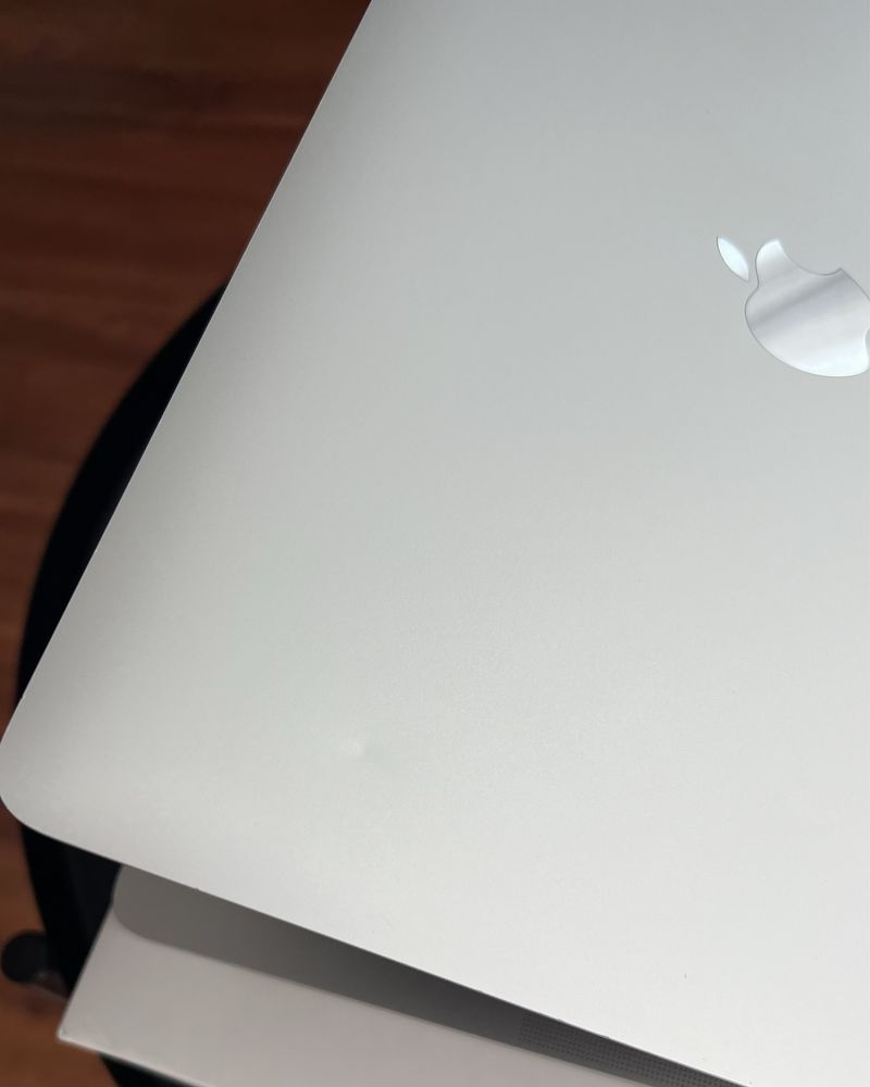 MacBook Pro 13” Retina (Model A2251) – i5 / 16 GB RAM / 512 GB SSD