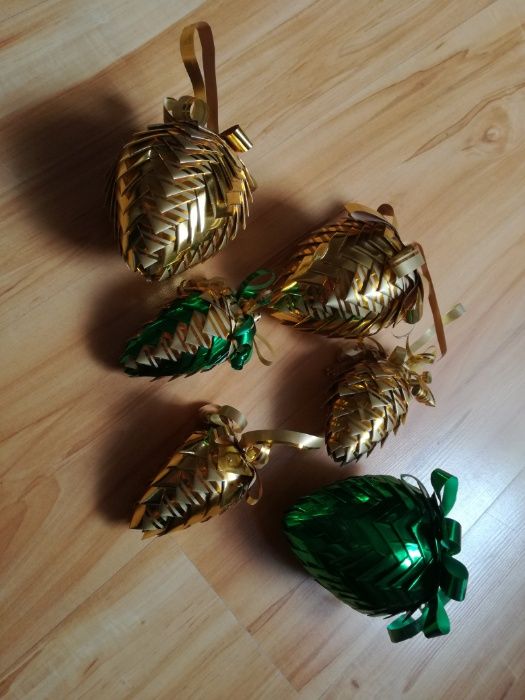 Bombki, szyszki ręcznie robione. Ozdoby świąteczne.