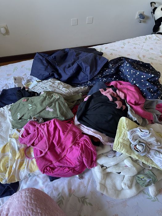 Lote de roupa de menina com mais de 50 pecas