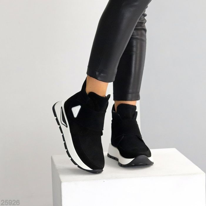 Жіночі шкіряні зимові спортивні черевики в кольорах