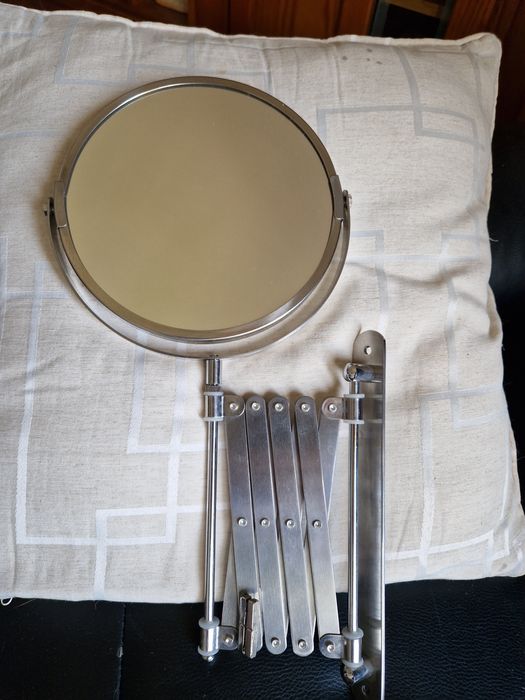 Espelho de aumentar e movivel.