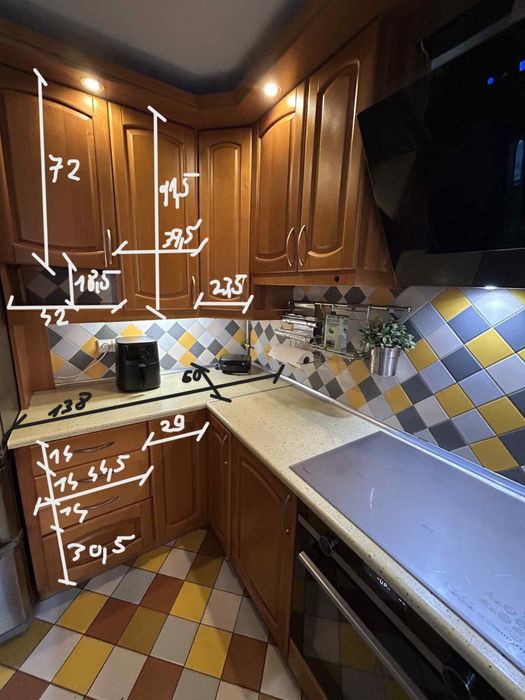 Meble kuchenne ze zmywarka i okapem