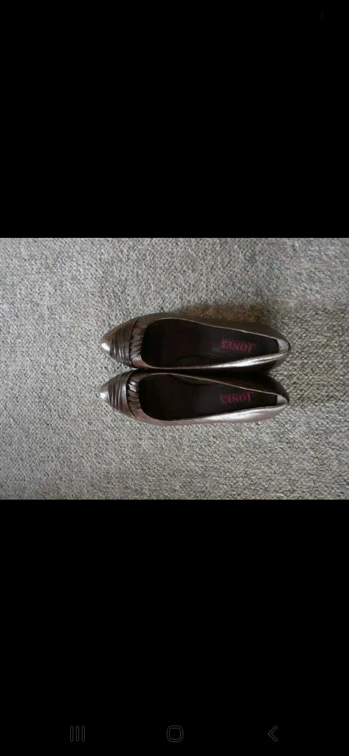 Śliczne eleganckie baleriny Jones Bootmaker