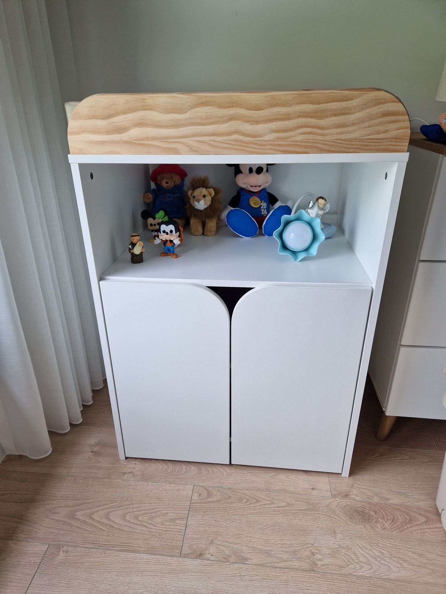 Cómoda 8 gavetas + muda fraldas