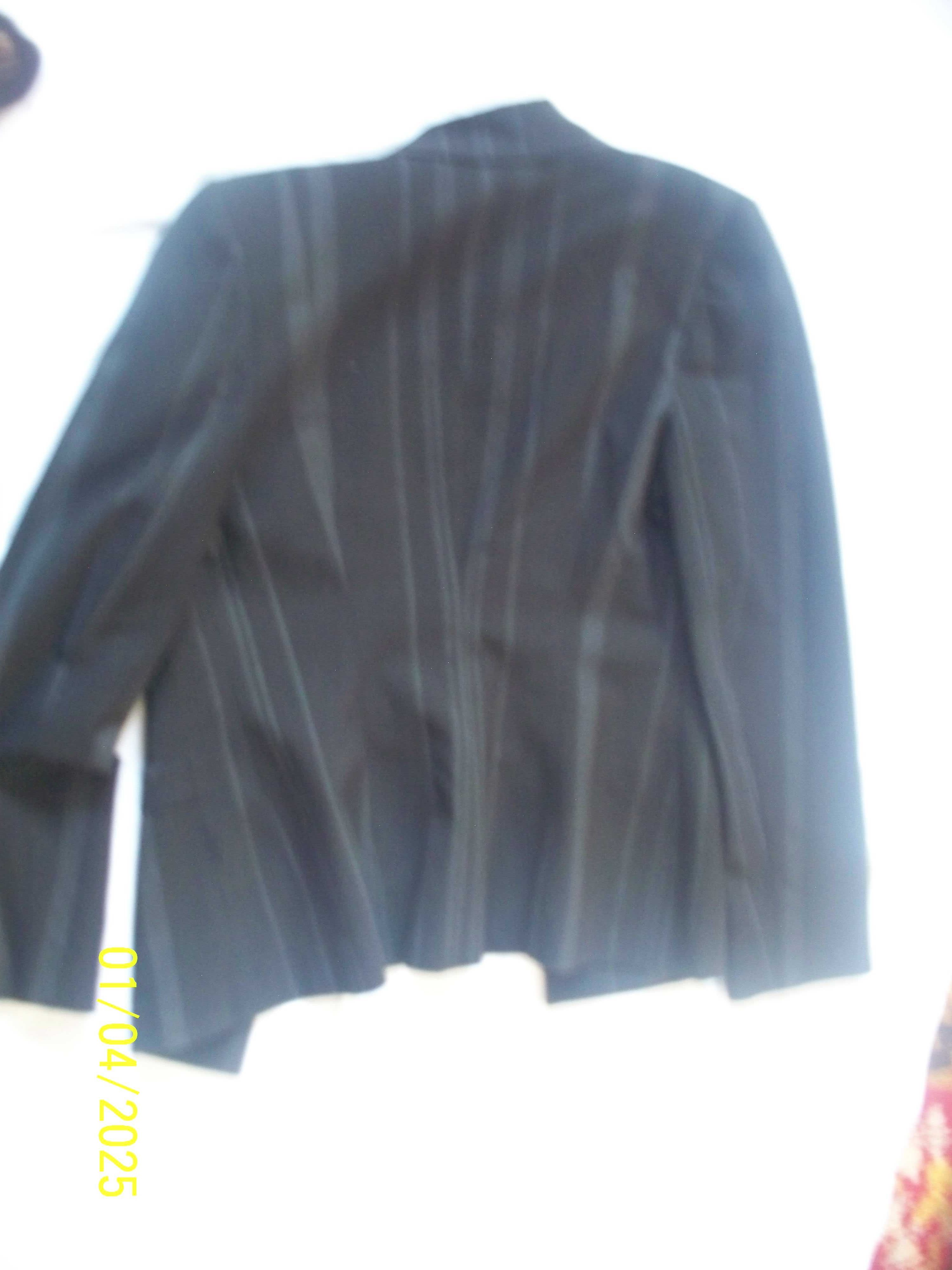 2 черных жакета -пиджака, большой в тонкую полоску, разм 40 и 60