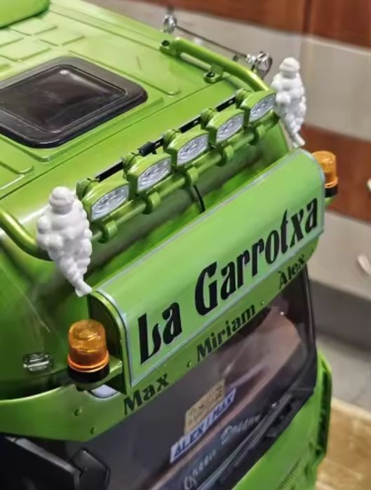 2 ludziki Michelin LED 36x19x14mm do modelu zdanie sterowanego rc