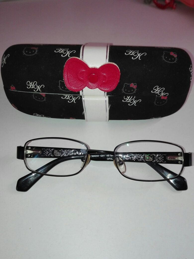 Czarne oprawki / okulary Hello kitty wraz z futerałem