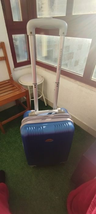 Mala de Viagem Rígida Azul Brilhante - Perfeita para suas Próximas Ave