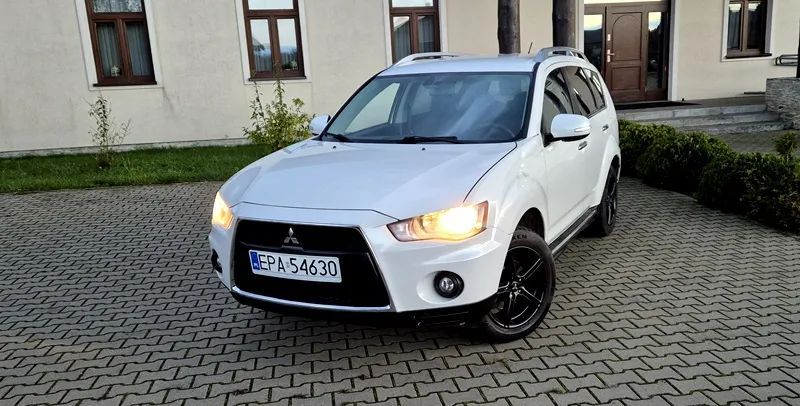 Mitsubishi Outlander 2,0  Benzyna 147 KM NAVI Kamera cofania Hak DVD