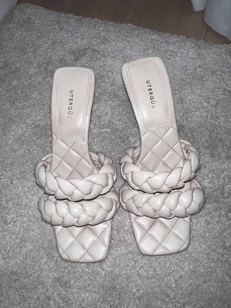 Sandalias Uterque, cor off-white