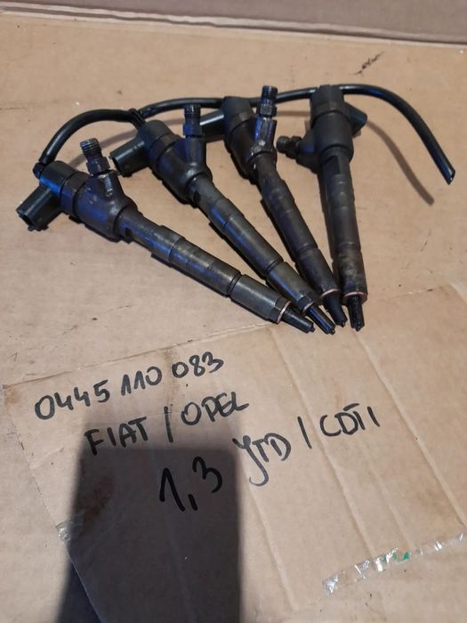 Wtryskiwacz wtrysk Fiat Opel 1.3 JTD / CDTI 0445110083