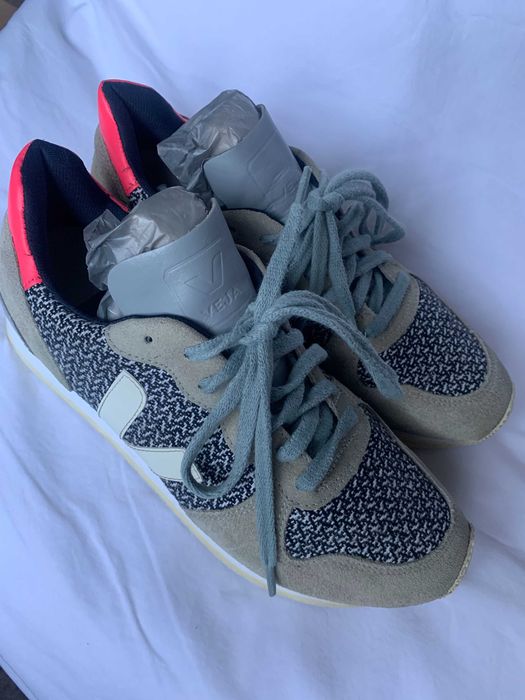 кросівки VEJA  р.40