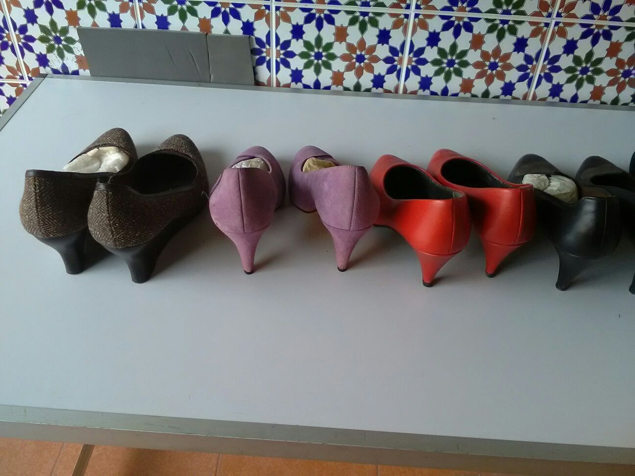 Nove pares de sapatos alguns sem estriar n.39