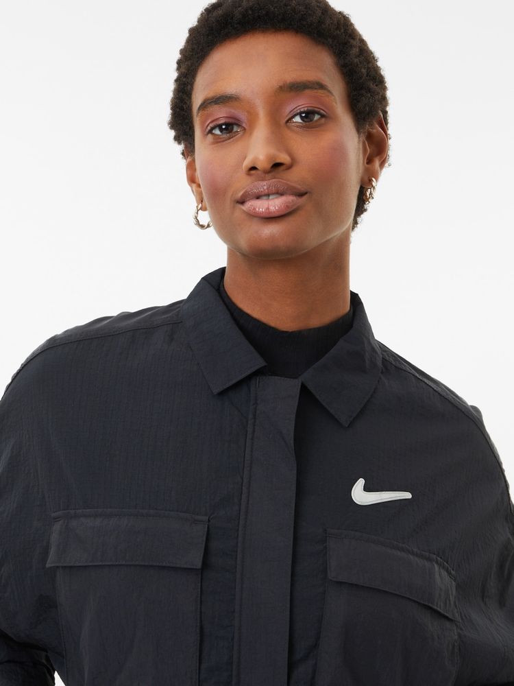 Чорна спортивна куртка Nike Sportswear